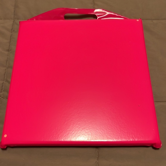 T-Mobile Tuesdays set of 2 Football Themed Stadium Seat Cushions, New, pink - Picture 9 of 11